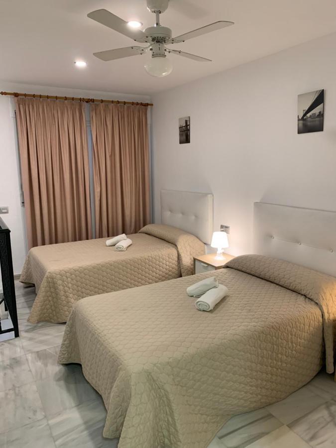 Apartamentos Las Rosas De Capistrano Nerja Luaran gambar