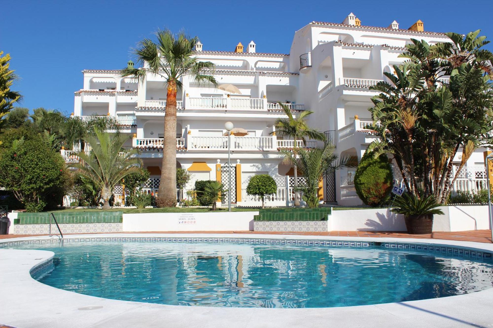 Apartamentos Las Rosas De Capistrano Nerja Luaran gambar