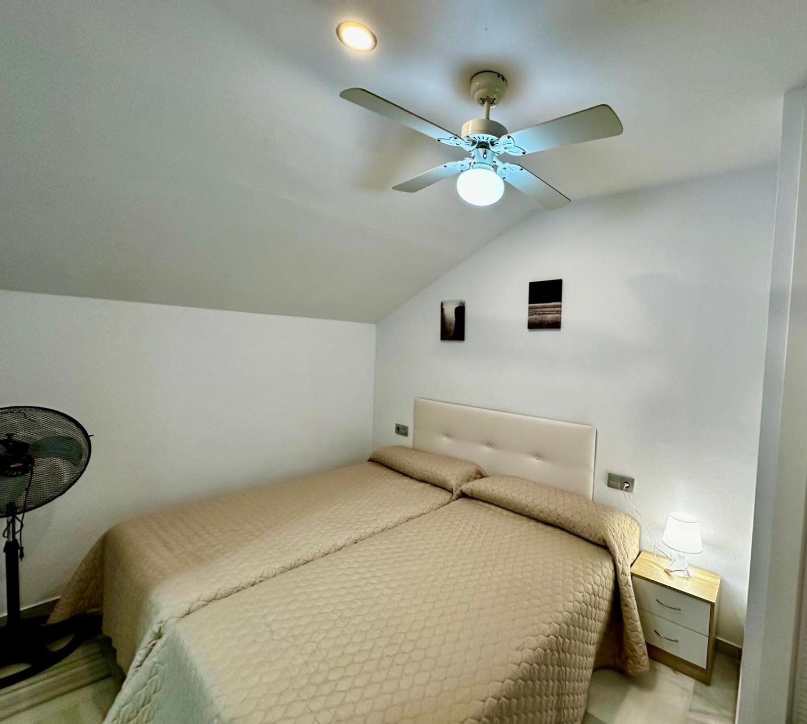 Apartamentos Las Rosas De Capistrano Nerja Luaran gambar