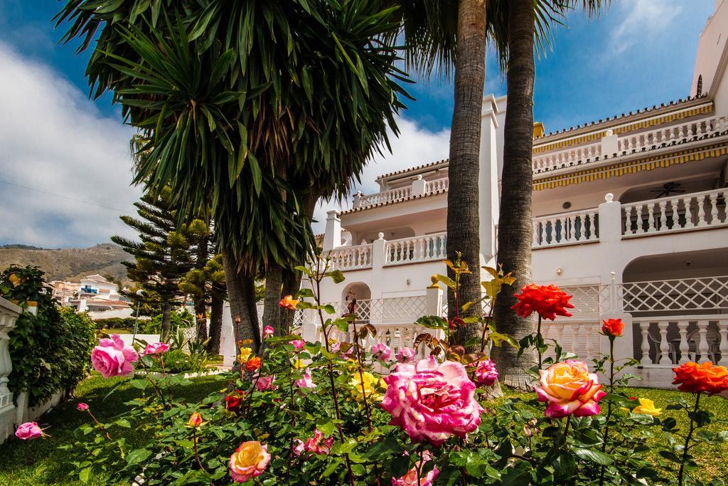 Apartamentos Las Rosas De Capistrano Nerja Luaran gambar