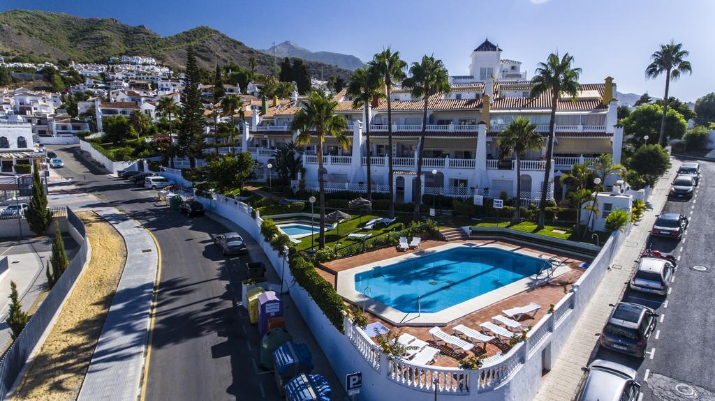 Apartamentos Las Rosas De Capistrano Nerja Luaran gambar