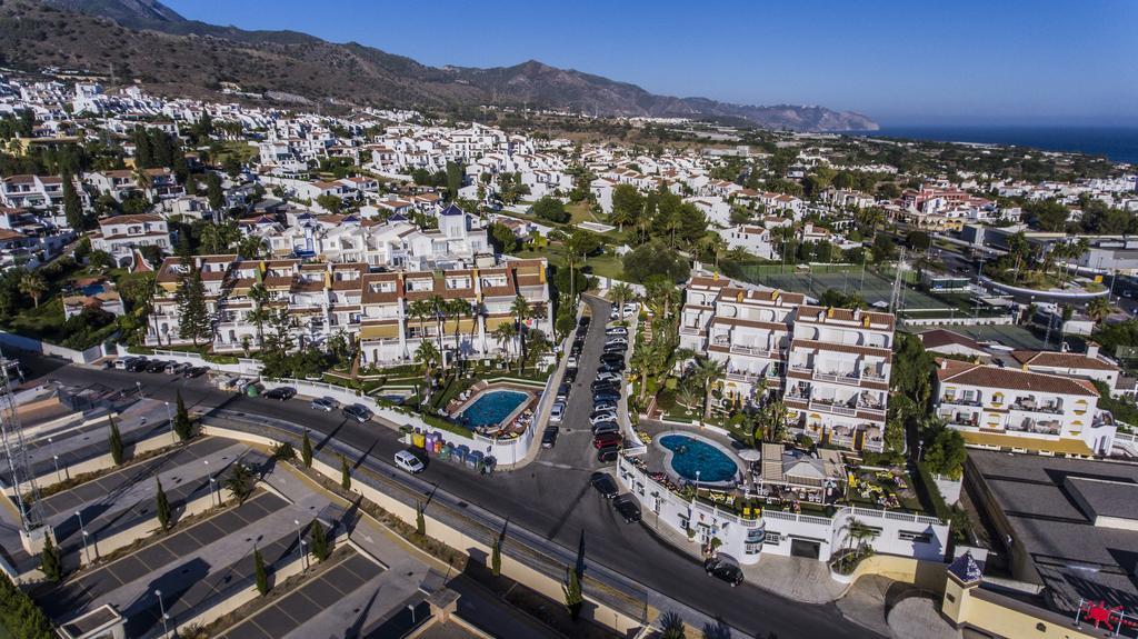 Apartamentos Las Rosas De Capistrano Nerja Luaran gambar
