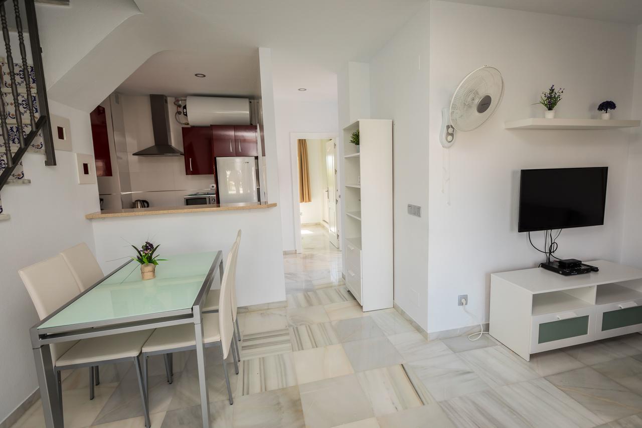 Apartamentos Las Rosas De Capistrano Nerja Luaran gambar