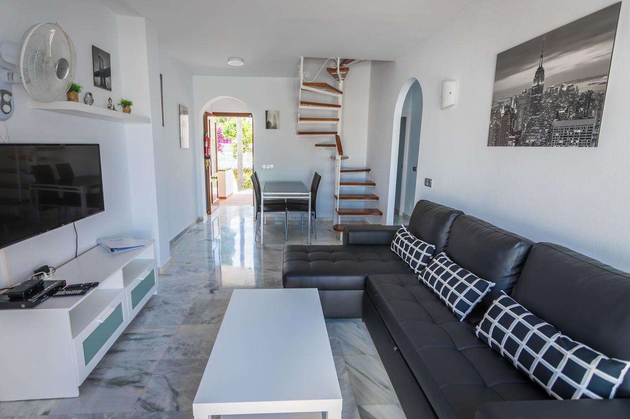 Apartamentos Las Rosas De Capistrano Nerja Luaran gambar